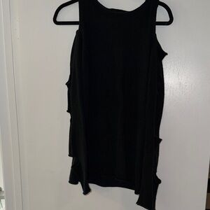 Black Top with arm cutout Details